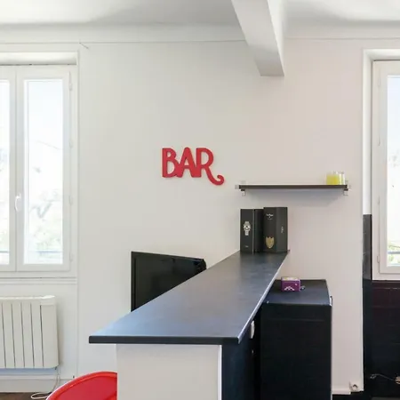 Charming Retro-chic Flat At The Heart Of / Juan-les-pins